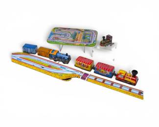 188 VintageTinWindUpTrainswTrackTrainPlayset