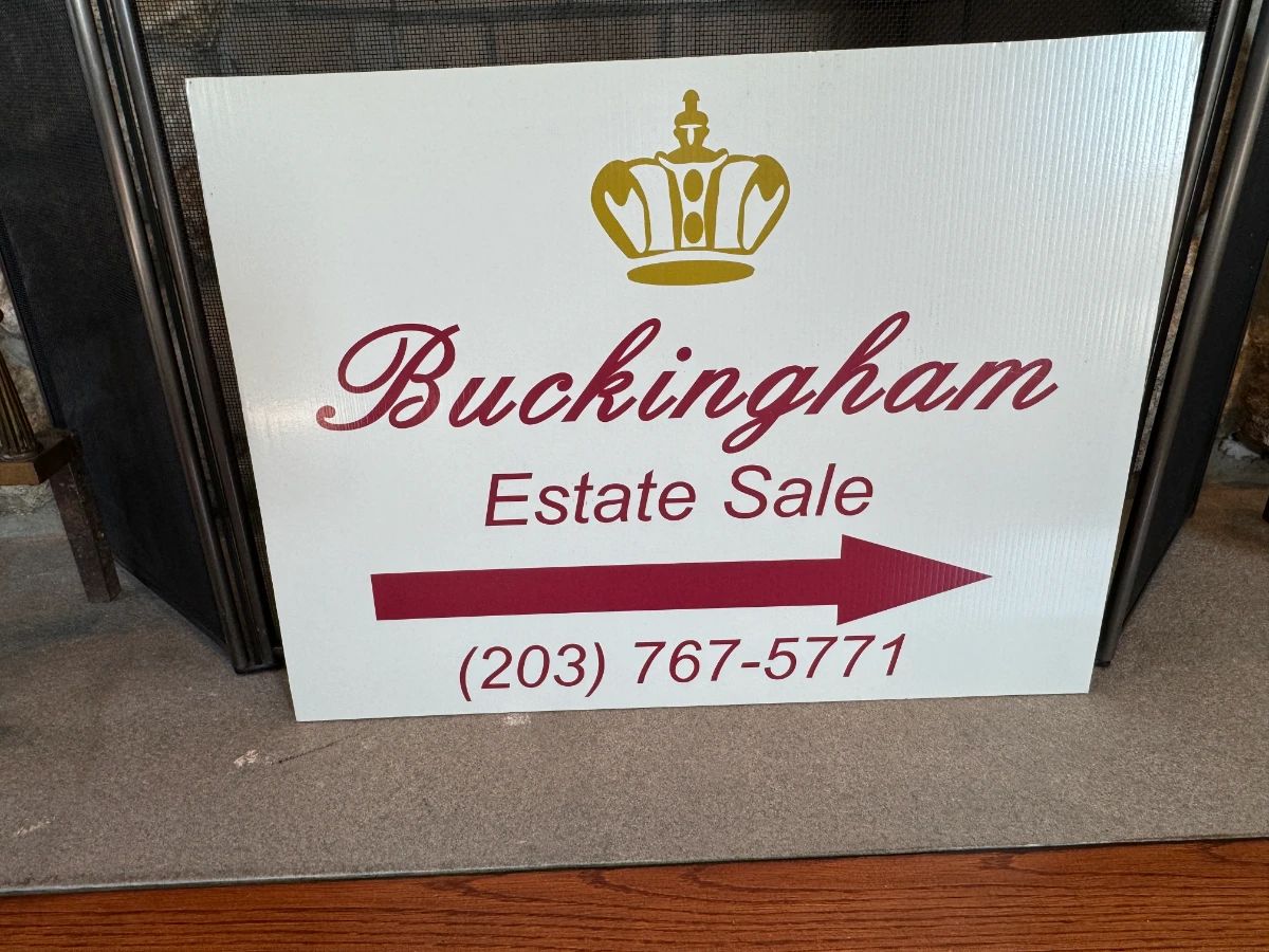 BUCKINGHAM SIGN
