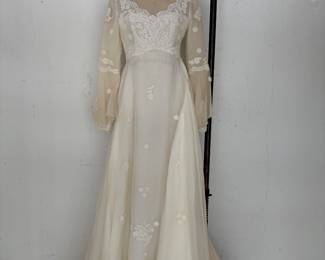 1970's wedding dress in very good condition.