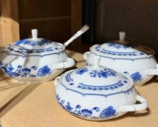 More of the Bavarian serving set 