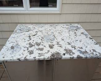 Stone Top of Outdoor Kitchen Cabinet
