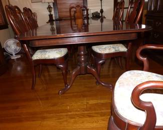 Beautiful Ethan Allen mahogany double pedestal dining table with 6 chairs & breakfront