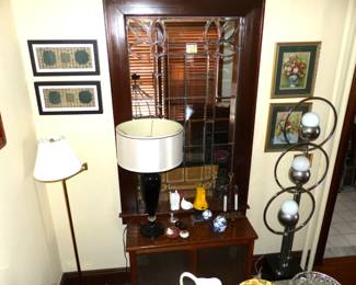 Vintage lamps & framed pictures