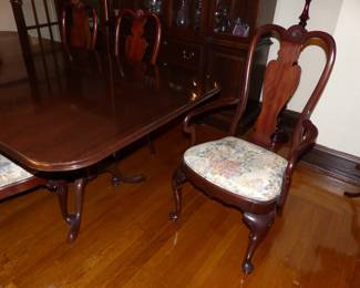 Beautiful Ethan Allen mahogany double pedestal dining table with 6 chairs & breakfront