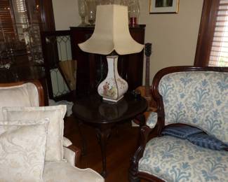Side table, pair of Asian design lamps