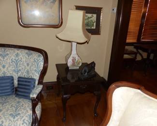 Side table, pair of Asian design lamps