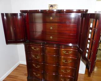 Master bedroom dresser, chest, pair of night tables & bed
