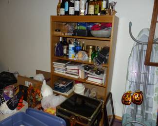 Basement with lots of assorted things!!