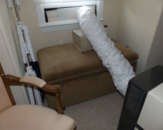 Storage ottoman