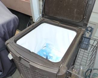 Outdoor storage cooler