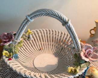 Capodimonte large basket porcelain with flowers