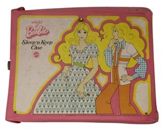 470 - Vtg Mattel World of Barbie Sleep'n Keep Case (Description): Vintage Mattel World of Barbie Sleep'n Keep Case play set from the 1970s. This pink vinyl carrying case features colorful graphics of Barbie and a friend on the front cover, with yellow accents. The case shows age-appropriate wear with scuffing to the edges and corners. Measures 4 inches by 18 inches by 13.5 inches.
