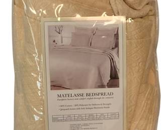 446 - Europa Fine Linens Matelasse Bedspread Twin (Description): In original packaging