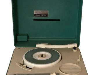 498 - Vtg General Electric Portable Record Player (Description): Vintage General Electric portable record player featuring a teal and cream color scheme. This solid state suitcase-style turntable has a hinged lid with carrying handle, built-in speaker, and volume control. Measures 7" x 13.5" x 13". Used as is electric/electronic/mechanical item. No guarantee all components, untested.