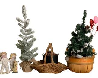 224 - Assorted Holiday Items