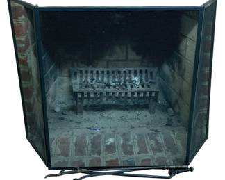 302 - Metal Fireplace Set w/ Screen 30"x51" (Description): The screen measures 30 inches by 51 inches when fully extended.
