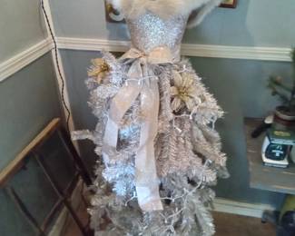 Mannequin Christmas Dressing