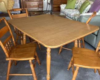 Cute dinette set. 