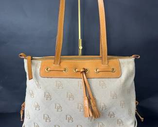 005 Dooney Bourke Signature DB Canvas Leather Tote Shoulder Bag Beige Tan Tassel Zip Top