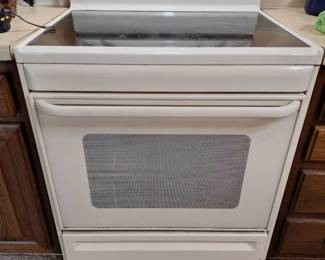 Frigidaire Gallery SmoothTop Electric Range Fully Operational