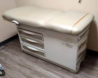 Midmark Ritter Manual Examination Table Model 204, With Three Side Drawers And Heated End Drawers, 33" x 56" x 28" 