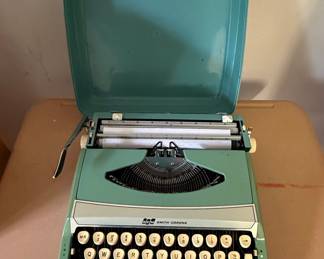 Smith-Corona Corsair Deluxe Portable Typewriter