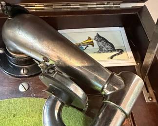 Victrola VV-XI "His Master's Voice" Phonograph