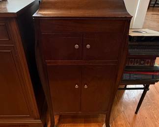 Victrola VV-XI "His Master's Voice" Phonograph