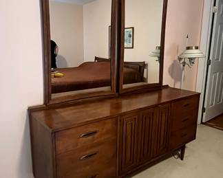 Broyhill Premier Sculptra Collection Dresser with Mirrors