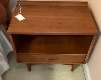 Broyhill Sculptra Mid-Century Walnut Nightstand