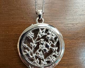 Floral Motif Locket Necklace with Faux Pearl Accent