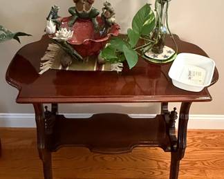 Victorian Mahogany Parlor Table