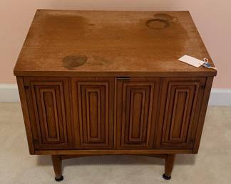 Broyhill Sculptra Mid-Century Modern Walnut Sideboard/Credenza