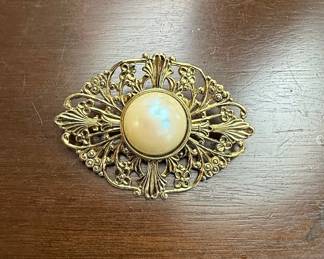 Ornate Gold-Tone Filigree Brooch with Faux Pearl