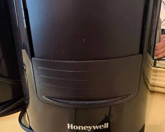 Honeywell QuietSet Oscillating Table Fan
