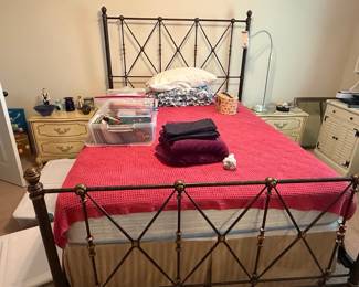 Victorian-Style Metal Bed Frame with Diamond Pattern