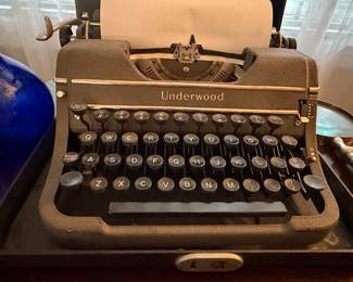Vintage Underwood Universal Portable Typewriter (1941)