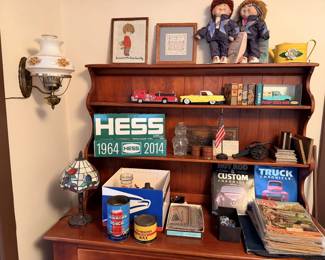 Cushman Maple Hutch, tons of vintage collectables