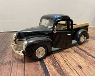 124 1940 Ford Pickuo