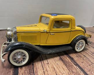 124 1932 Ford 3window coupe