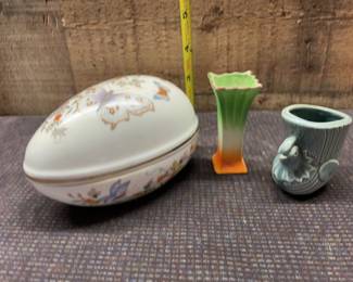 Avon Japan porcelain 22k gold trim w mini vases