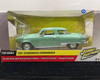 124 Johnny Lightning 1951 Studebaker Commander