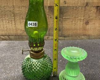 Green lamplight candle holder
