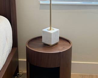 (2) Nightstands with Lamps