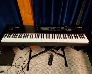 06 Yamaha S08 Music Synthesizer Includes Gator Case, Stand Manuals