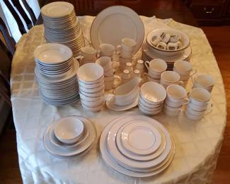Gibson China Dining Entertaining Collection Royal Norfolk China, Haviland France, wine Glasses