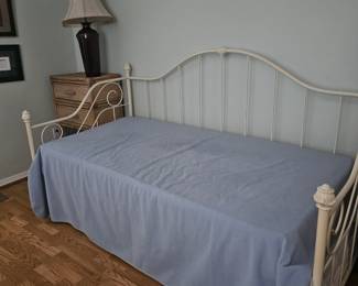 trundle bed