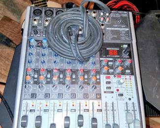  Behringer mixer 