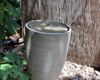 Outdoor watering fountain