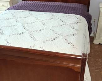 Sleigh bed